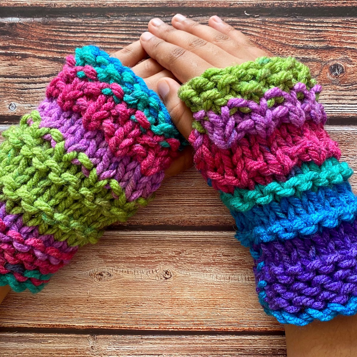 Super Chunky Wrist Warmers: Free Knitting&nbsp;Pattern